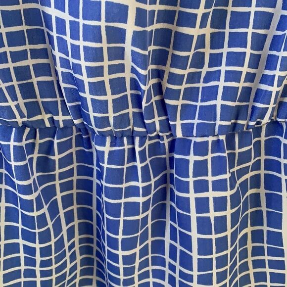 𝅺gap peplum top Sleeveless unique back design blue checked silky material - Picture 2 of 7